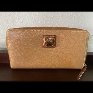 Dooney & Bourke